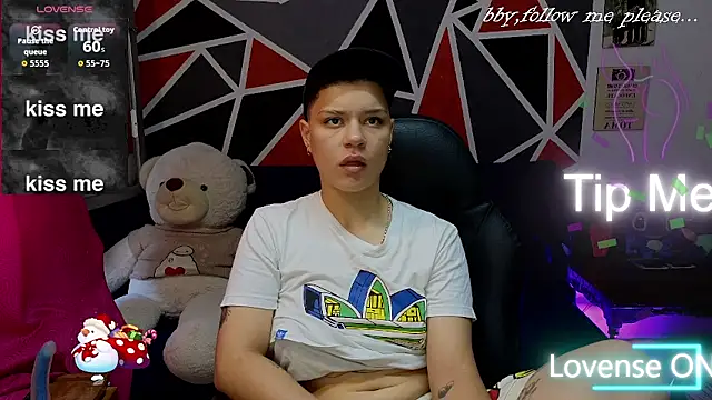 Snapshot of demimoore222 chatting on November 27, 1:57 pm demimoore222 online show from November 27, 1:57 pm