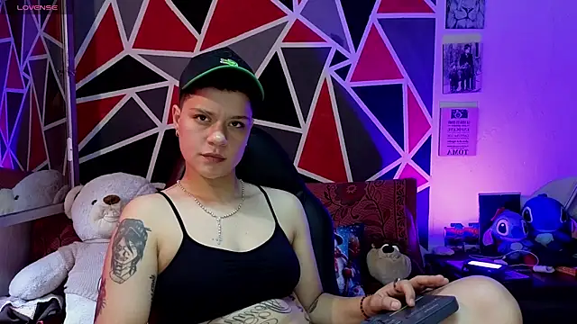 Snapshot of demimoore222 chatting on December 18, 5:30 pm demimoore222 online show from December 18, 5:30 pm