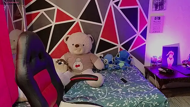 Snapshot of demimoore222 chatting on January 9, 3:59 pm demimoore222 online show from January 9, 3:59 pm