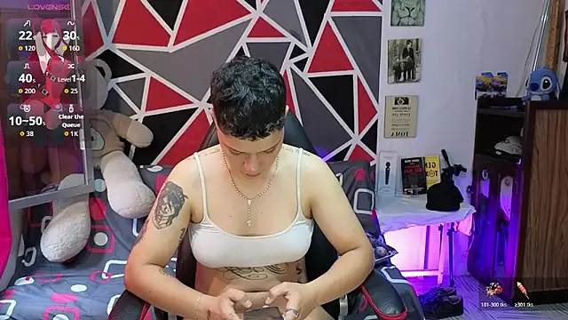 Snapshot of demimoore222 chatting on January 15, 5:16 pm demimoore222 online show from January 15, 5:16 pm