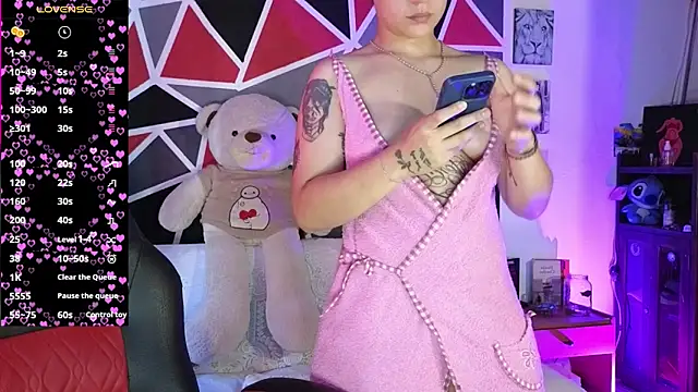 Snapshot of demimoore222 chatting on February 26, 4:17 pm demimoore222 online show from February 26, 4:17 pm