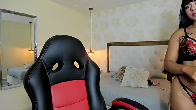 AGATHASMITH5 online show from May 27, 3:14 am