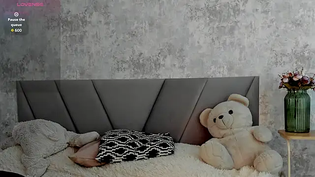 Snapshot of kitty_Cathie chatting on April 11, 7:45 am kitty Cathie online show from April 11, 7:45 am