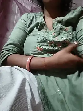 Snapshot of Sexyradha_ chatting on June 6, 7:29 pm Sexyradha online show from June 6, 7:29 pm