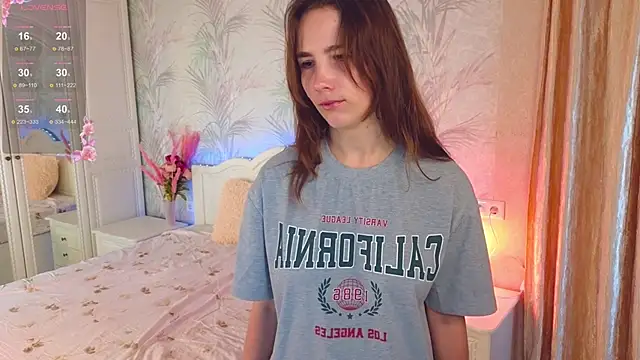 Snapshot of JaneVibes chatting on October 8, 6:44 am JaneVibes online show from October 8, 6:44 am