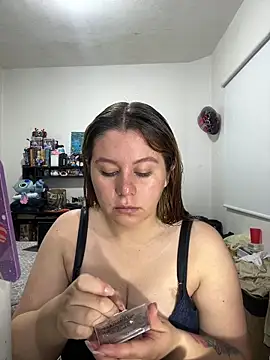 sarah t1  online show from May 6, 5:40 pm