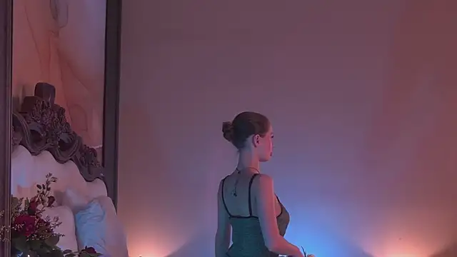 Amanda River online show from November 5, 7:03 pm