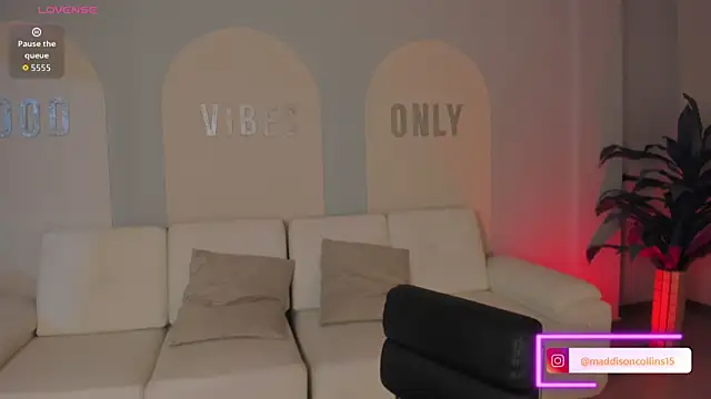 Snapshot of MaddisonCollins chatting on December 18, 11:05 am MaddisonCollins online show from December 18, 11:05 am