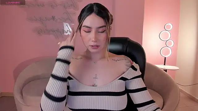 Snapshot of MaddisonCollins chatting on December 21, 5:20 pm MaddisonCollins online show from December 21, 5:20 pm