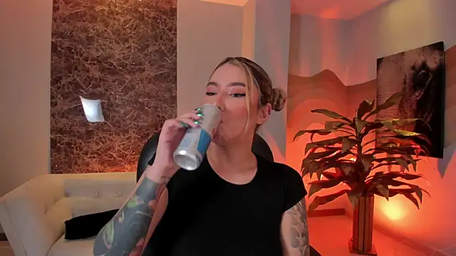 Snapshot of MaddisonCollins chatting on March 7, 11:18 am MaddisonCollins online show from March 7, 11:18 am