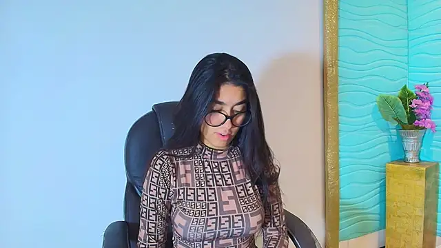 Mia Montess online show from January 17, 1:38 pm