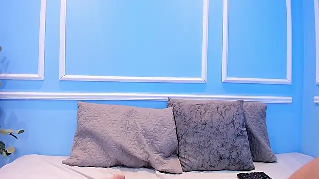 Lucy Canel online show from October 11, 7:01 pm