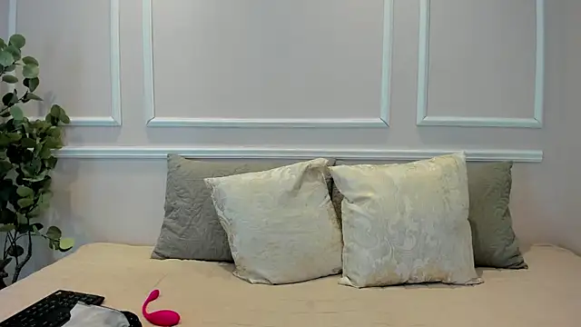 Lucy Canel online show from January 7, 7:16 pm