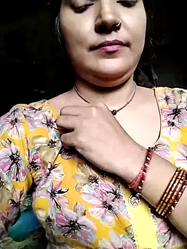 Snapshot of Maidangirl chatting on October 8, 4:10 am Maidangirl online show from October 8, 4:10 am