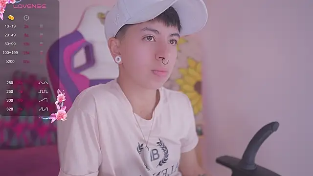 Snapshot of tommy_blue chatting on November 5, 12:27 pm tommy blue online show from November 5, 12:27 pm