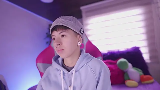 tommy blue online show from February 21, 2:07 pm