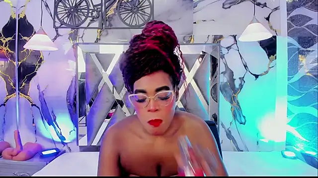CandyMartinez  online show from July 31, 7:35 pm
