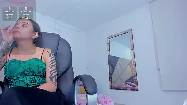 Snapshot of SaskiaGrendel chatting on June 30, 12:22 am SaskiaGrendel online show from June 30, 12:22 am