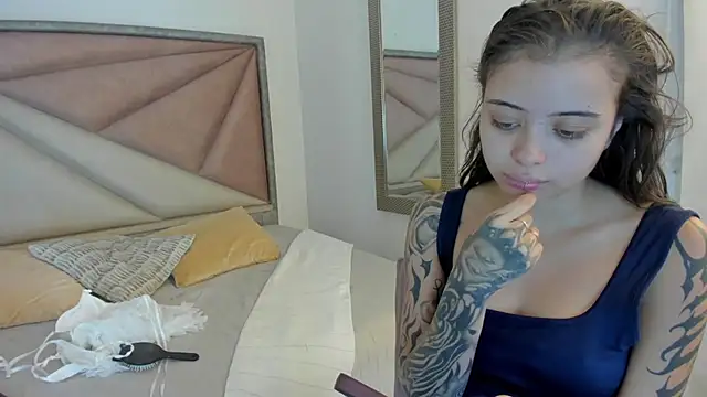 Snapshot of SaskiaGrendel chatting on July 19, 6:11 pm SaskiaGrendel online show from July 19, 6:11 pm