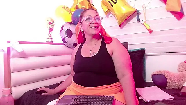 Snapshot of scarlettbooty chatting on June 19, 11:03 am scarlettbooty online show from June 19, 11:03 am