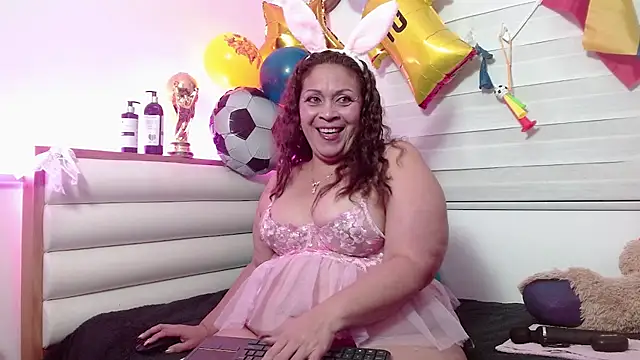 Snapshot of scarlettbooty chatting on June 21, 11:02 am scarlettbooty online show from June 21, 11:02 am