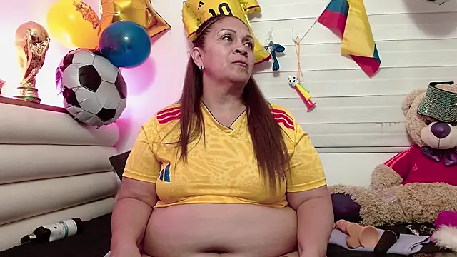 Snapshot of scarlettbooty chatting on July 4, 12:00 pm scarlettbooty online show from July 4, 12:00 pm