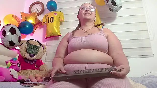 Snapshot of scarlettbooty chatting on July 15, 1:38 pm scarlettbooty online show from July 15, 1:38 pm