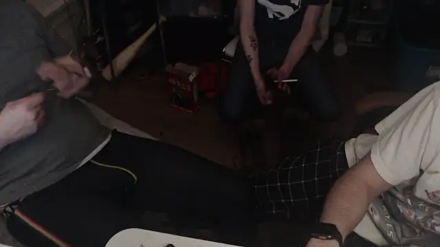 Snapshot of weknowourworth6999 chatting on December 19, 4:52 am weknowourworth6999 online show from December 19, 4:52 am