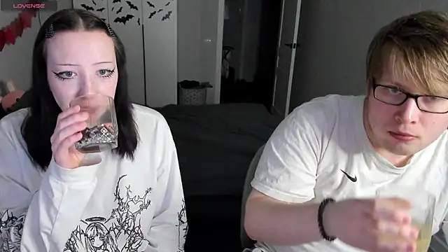 Snapshot of JayMollyy chatting on April 16, 4:30 pm JayMollyy online show from April 16, 4:30 pm
