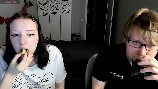 Snapshot of JayMollyy chatting on April 17, 3:37 pm JayMollyy online show from April 17, 3:37 pm