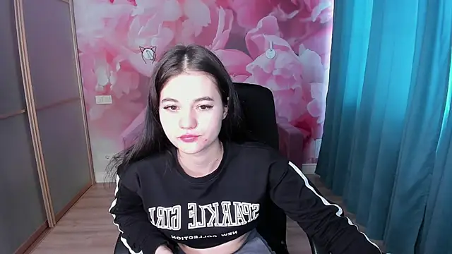 Snapshot of ElinaMils chatting on March 18, 6:36 am ElinaMils online show from March 18, 6:36 am