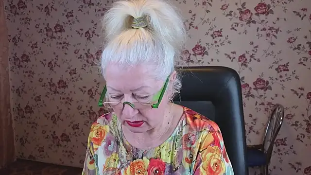 Maya Mayflower online show from November 4, 4:00 am