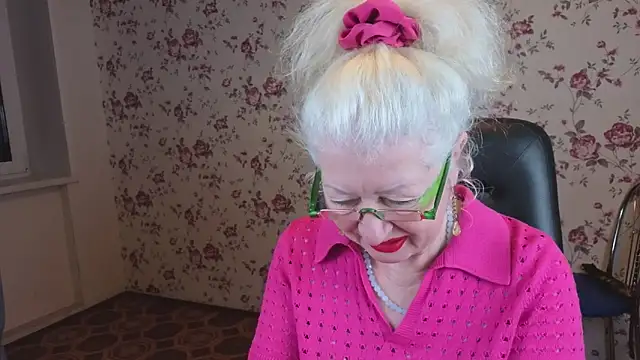 Maya Mayflower online show from November 21, 4:00 am