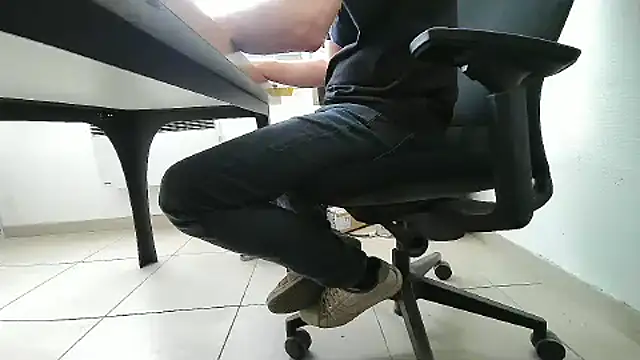 Snapshot of GM51-1988 chatting on September 19, 2:29 pm GM51-1988 online show from September 19, 2:29 pm