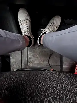 Snapshot of GM51-1988 chatting on September 24, 4:32 pm GM51-1988 online show from September 24, 4:32 pm