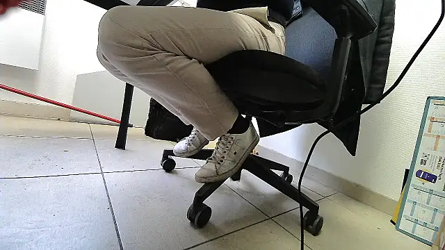 Snapshot of GM51-1988 chatting on October 15, 8:58 am GM51-1988 online show from October 15, 8:58 am