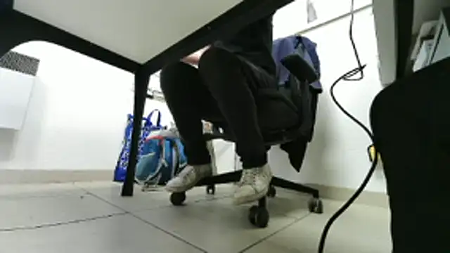 Snapshot of GM51-1988 chatting on November 4, 4:06 pm GM51-1988 online show from November 4, 4:06 pm