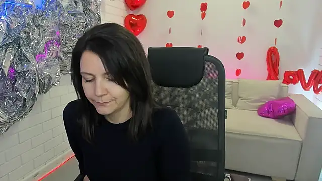 Snapshot of NicoleHitman chatting on March 13, 5:33 am NicoleHitman online show from March 13, 5:33 am