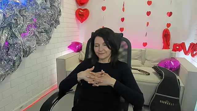 Snapshot of NicoleHitman chatting on March 13, 8:37 am NicoleHitman online show from March 13, 8:37 am