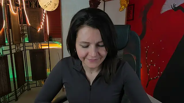 Snapshot of NicoleHitman chatting on March 17, 8:18 am NicoleHitman online show from March 17, 8:18 am