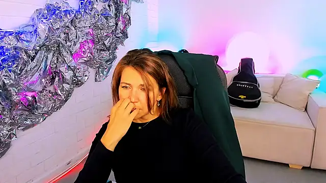 Snapshot of NicoleHitman chatting on September 9, 5:29 am NicoleHitman online show from September 9, 5:29 am