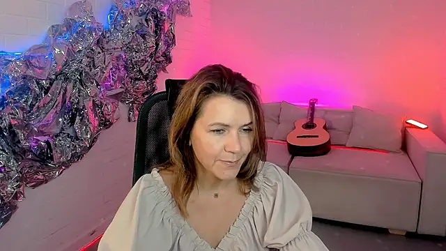 Snapshot of NicoleHitman chatting on September 19, 9:11 am NicoleHitman online show from September 19, 9:11 am