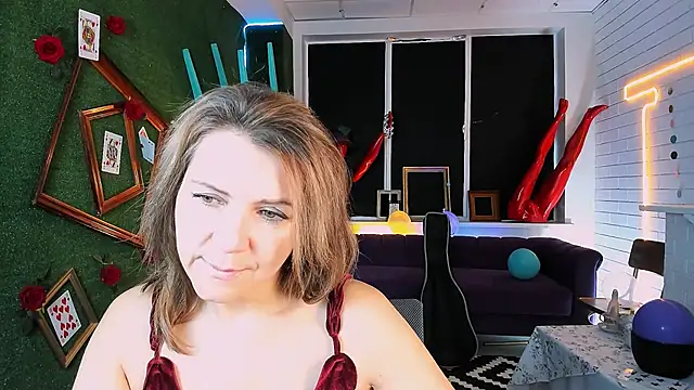 Snapshot of NicoleHitman chatting on October 3, 9:39 am NicoleHitman online show from October 3, 9:39 am