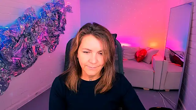 Snapshot of NicoleHitman chatting on October 13, 9:31 am NicoleHitman online show from October 13, 9:31 am