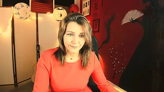 Snapshot of NicoleHitman chatting on October 19, 5:30 am NicoleHitman online show from October 19, 5:30 am