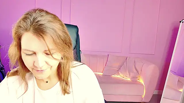 Snapshot of NicoleHitman chatting on November 1, 9:22 am NicoleHitman online show from November 1, 9:22 am