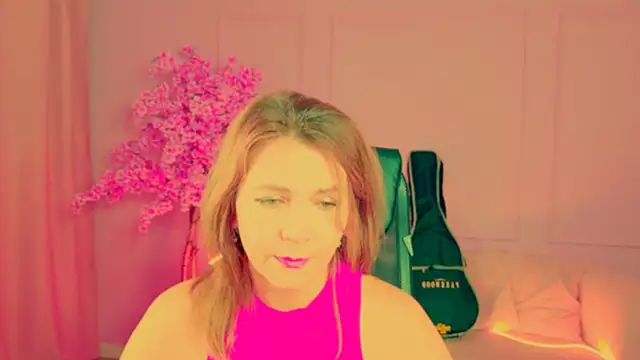 Snapshot of NicoleHitman chatting on November 9, 9:18 am NicoleHitman online show from November 9, 9:18 am