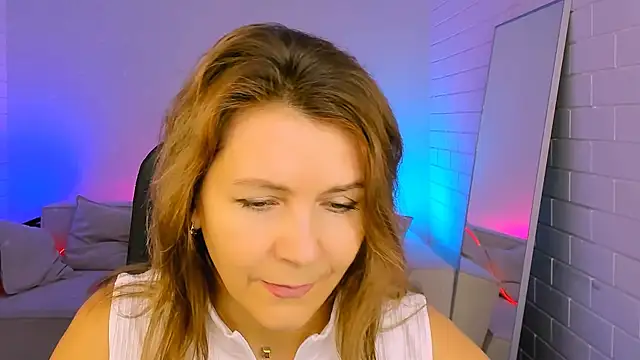 Snapshot of NicoleHitman chatting on November 12, 9:21 am NicoleHitman online show from November 12, 9:21 am