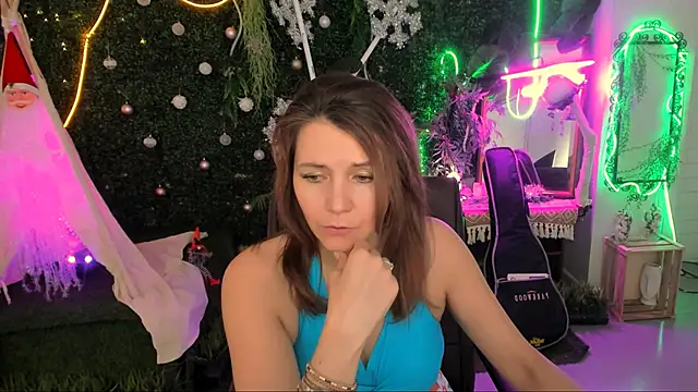 Snapshot of NicoleHitman chatting on December 21, 9:16 am NicoleHitman online show from December 21, 9:16 am