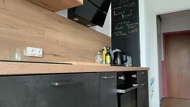 HevaRose online show from September 18, 10:06 am